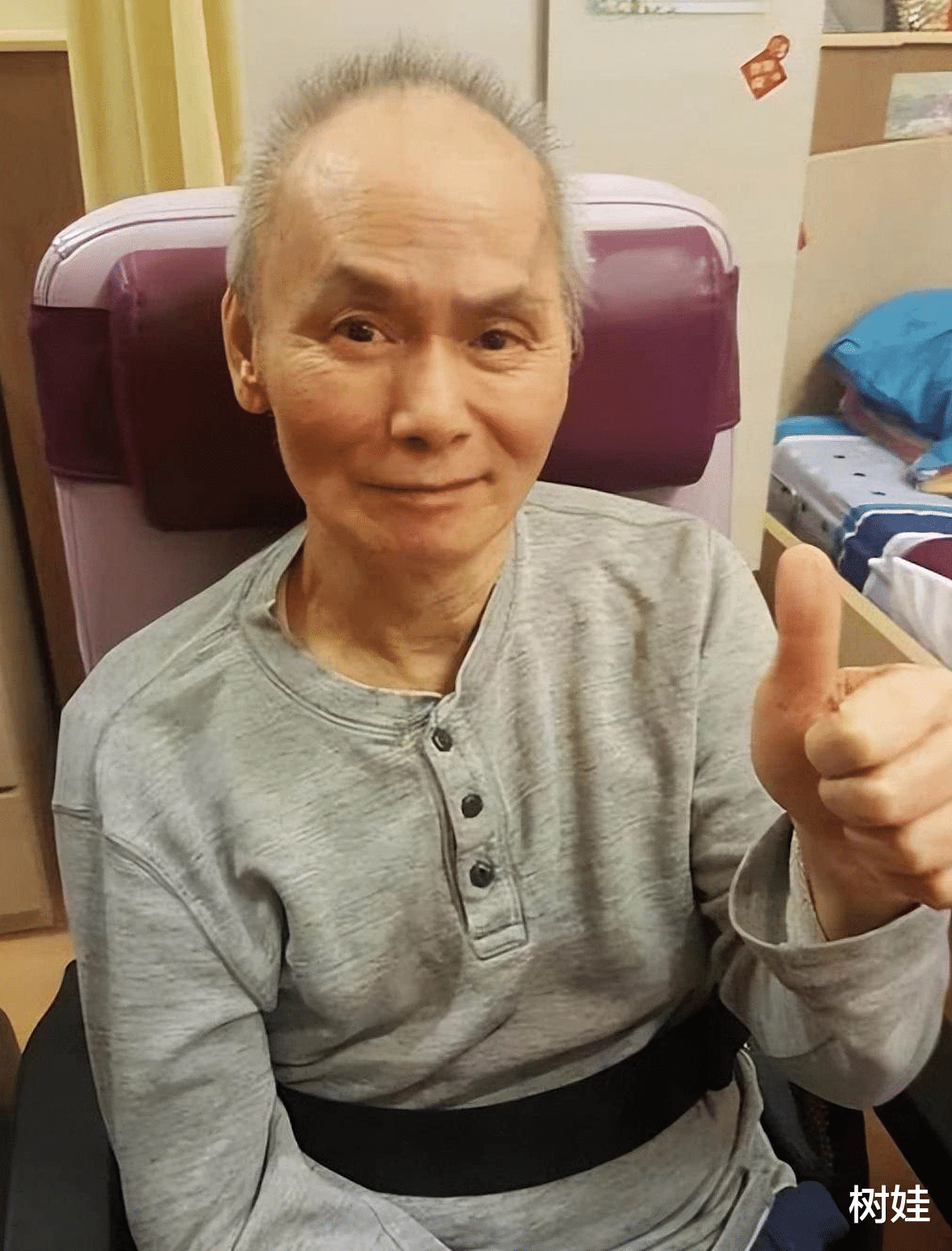 刘家辉|67岁刘家辉被曝回TVB参观，路遇熟人激动落泪，瘫痪后长居养老院