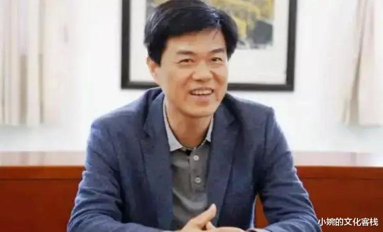 女秘书长以美貌博取功名,出卖色相升官发财,与丈夫一起落马