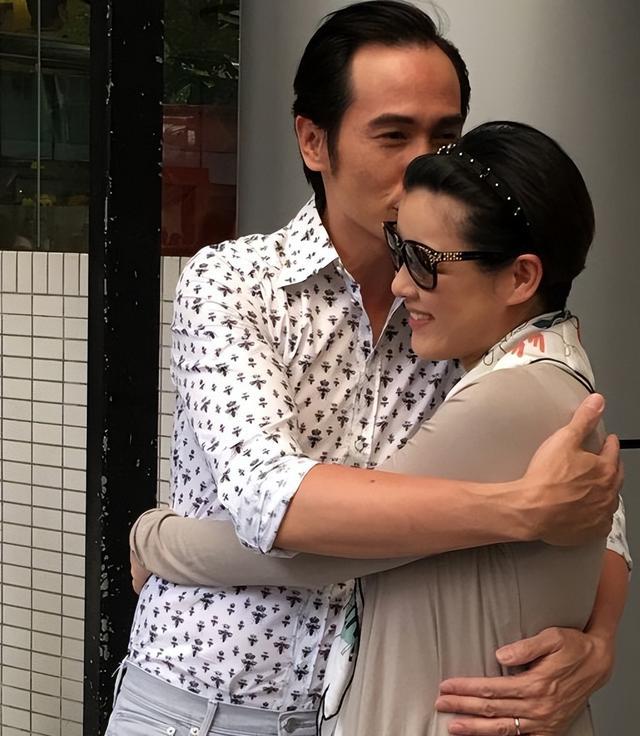 陈茵媺|曾是香港小姐冠军，嫁给陈豪后放弃事业，婚后生三娃日子有滋有味