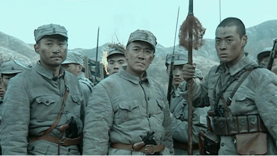 聚会|《亮剑》主演罕聚会！楚云飞和赵刚弹琴献唱，李云龙缺席引争议