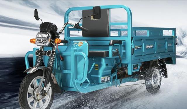 金彭推出一款轻型电动三轮车，造型硬朗，扎实耐用，续航120公里