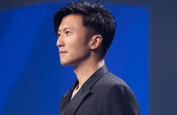 谢霆锋|谢霆锋拍戏有多拼？一只形如枯爪，还满带伤痕的手就是最好证明！