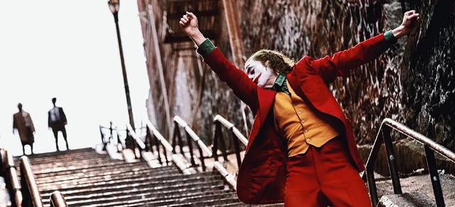 小丑2|涨了近5倍！《小丑2》杰昆·菲尼克斯片酬曝光，粉丝直呼华纳有钱