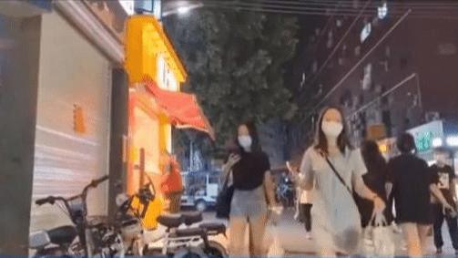 18岁少女为赚钱主动送上门，跨城和六旬大爷发生关系