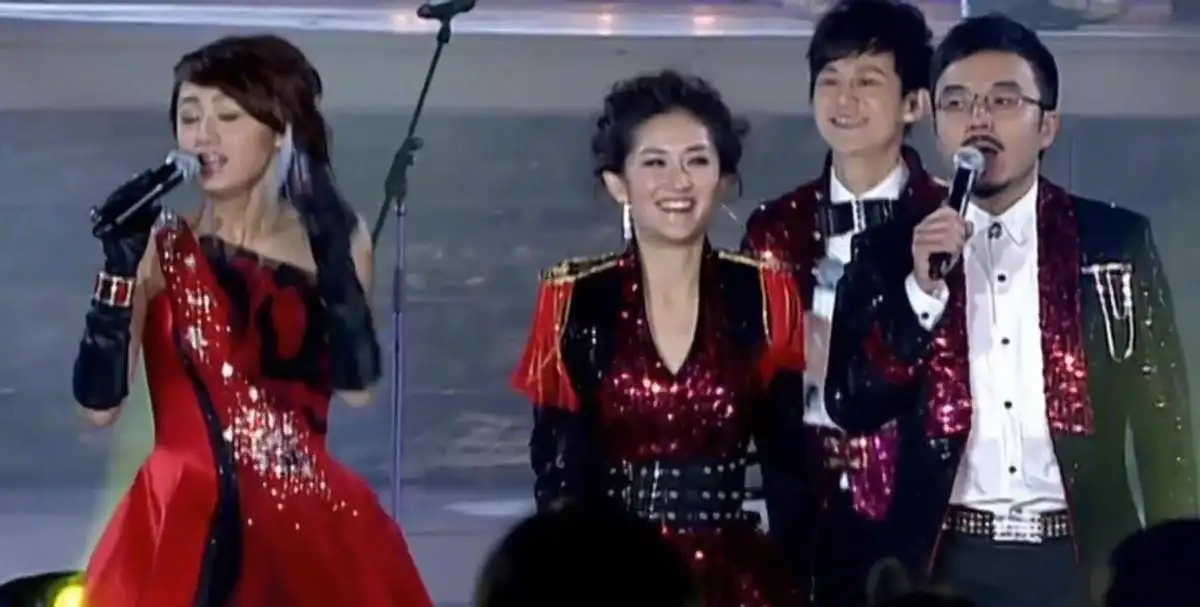 陈楚生|原来陈楚生当年并没有在跨年夜的晚会一走了之,天价赔偿到底从何而来?