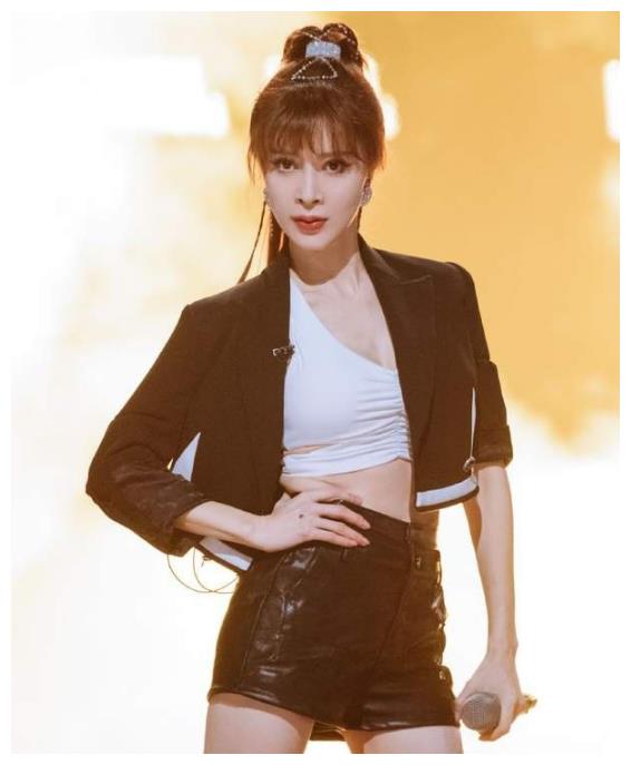 金巧巧|金巧巧、于冬:人前恩恩爱爱,人后各玩各的