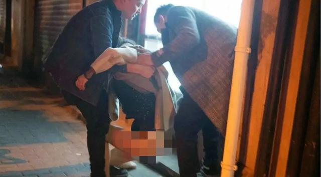 案例:女子和男友分手,醉成烂泥倒在街头,惨遭3人捡尸引发血案