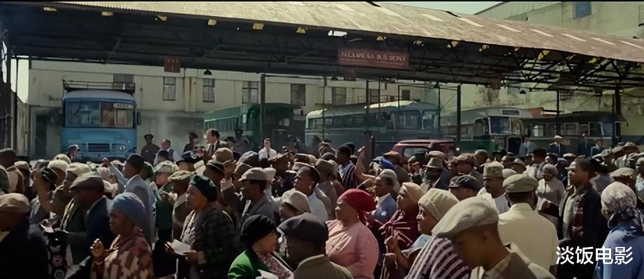 香格里拉|半个足球场大的小岛住着上千人，岛上人不愿搬，外面的人想住进去