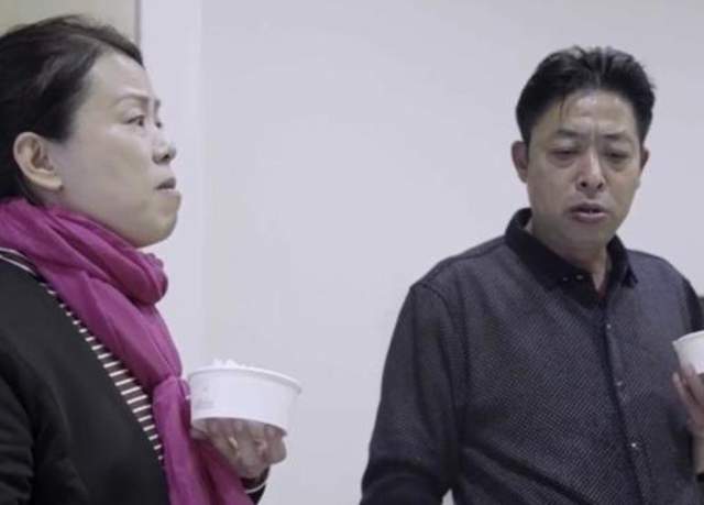 律师|李圣直播内涵28事件进展,用手转毛笔被网友解读,被指在暗示必立