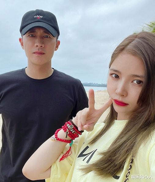 王灿|王灿曝光1岁女儿正脸照，嘴巴鼻子像妈妈，发际线遗传了杜淳