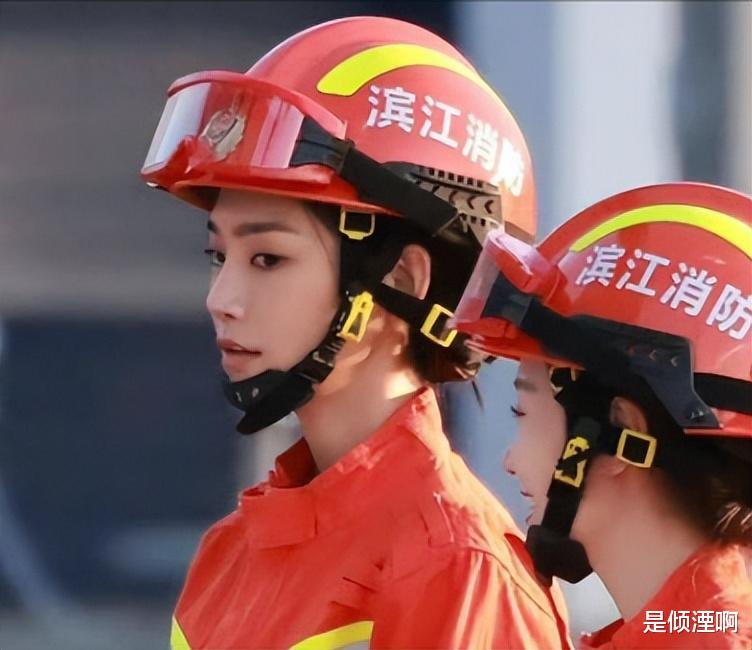 |《他从火光中走来》张婧仪饭拍照好绝！黄景瑜制服照养眼，期待！