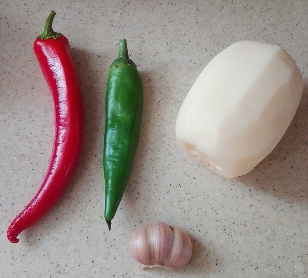 “毒七月”天气湿热消耗大，多吃2白2绿，解暑祛湿，补充体力