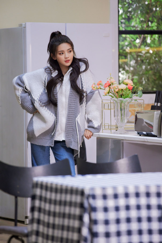 李嘉欣|《开播！情景喜剧》首播，四大实力派助阵，杨超越首秀赢了大导演