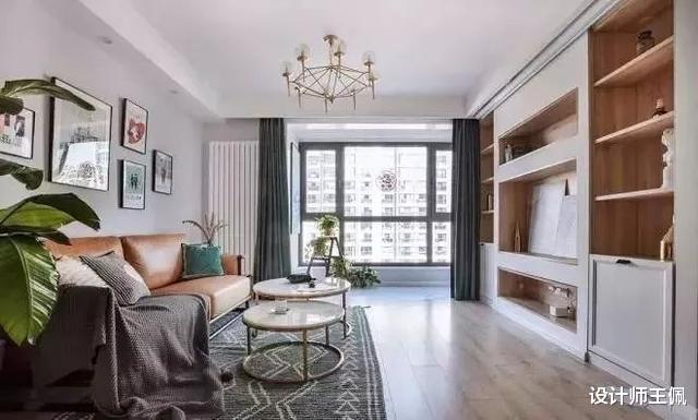 装修的时候，大胆丢掉阳台的推拉门，客厅瞬间变高级了！