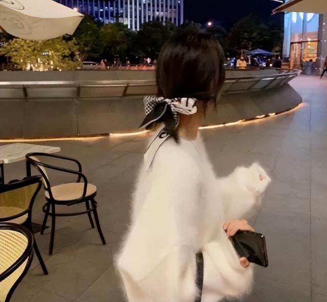 案例:一男子拍下女子出轨视频,便以此要挟和其荒唐,剧情很精彩