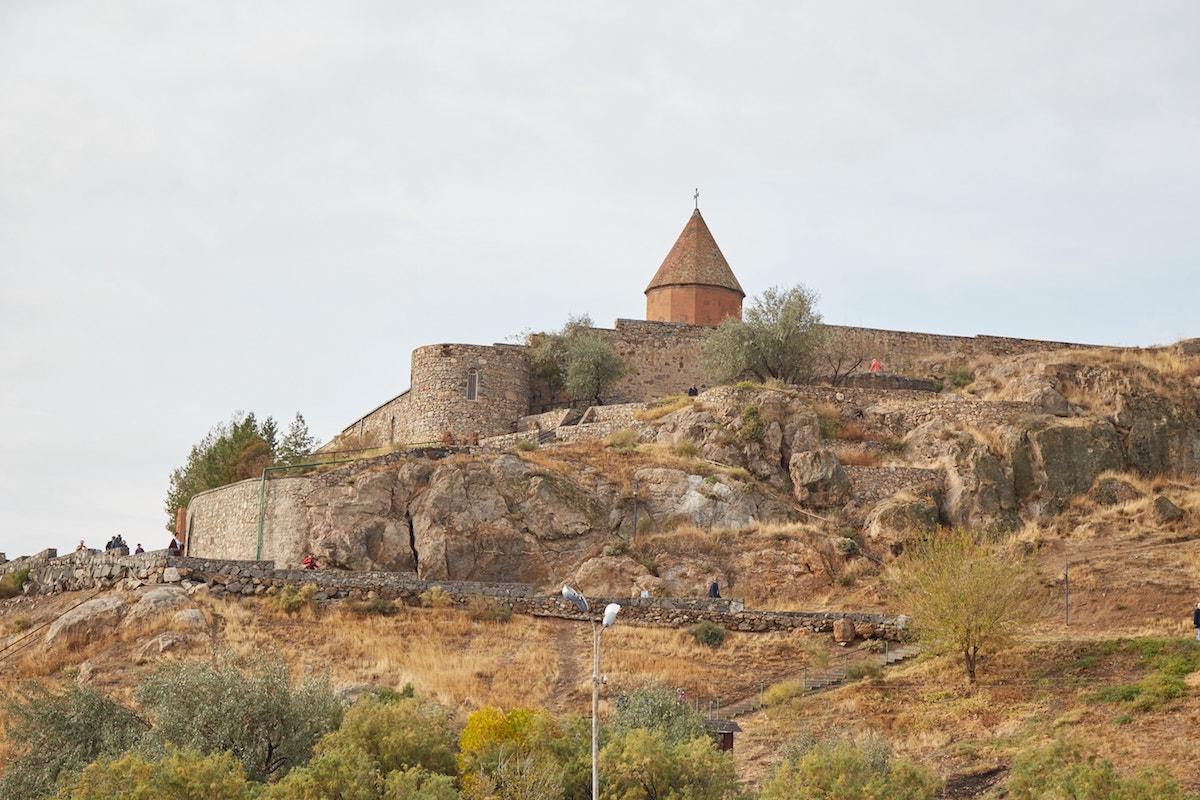 海边|圣山下的修道院，曾经的深坑监牢，却可以远眺诺亚方舟的登陆点