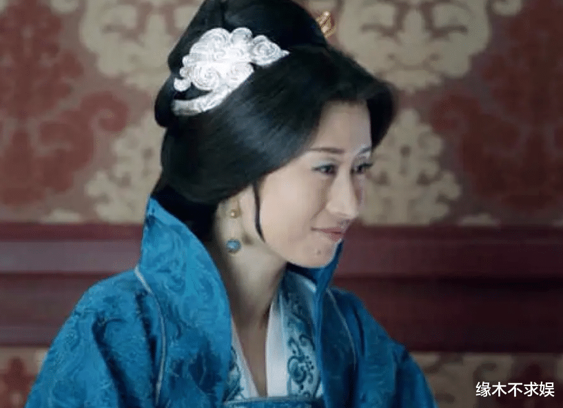 姚琛|一天内曝俩恋情瓜!男爱豆夜会两女,女演员车内接吻,一个却糊了