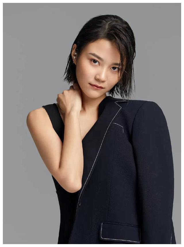 岳红|演员岳红：没出月子就被离婚，单亲妈妈32年，如今她还好吗？