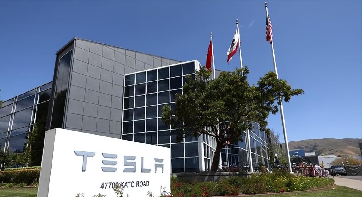 疾风之刃|马斯克: 每周必须在办公室40小时, 不许在家上班, 杰出能力者找我聊