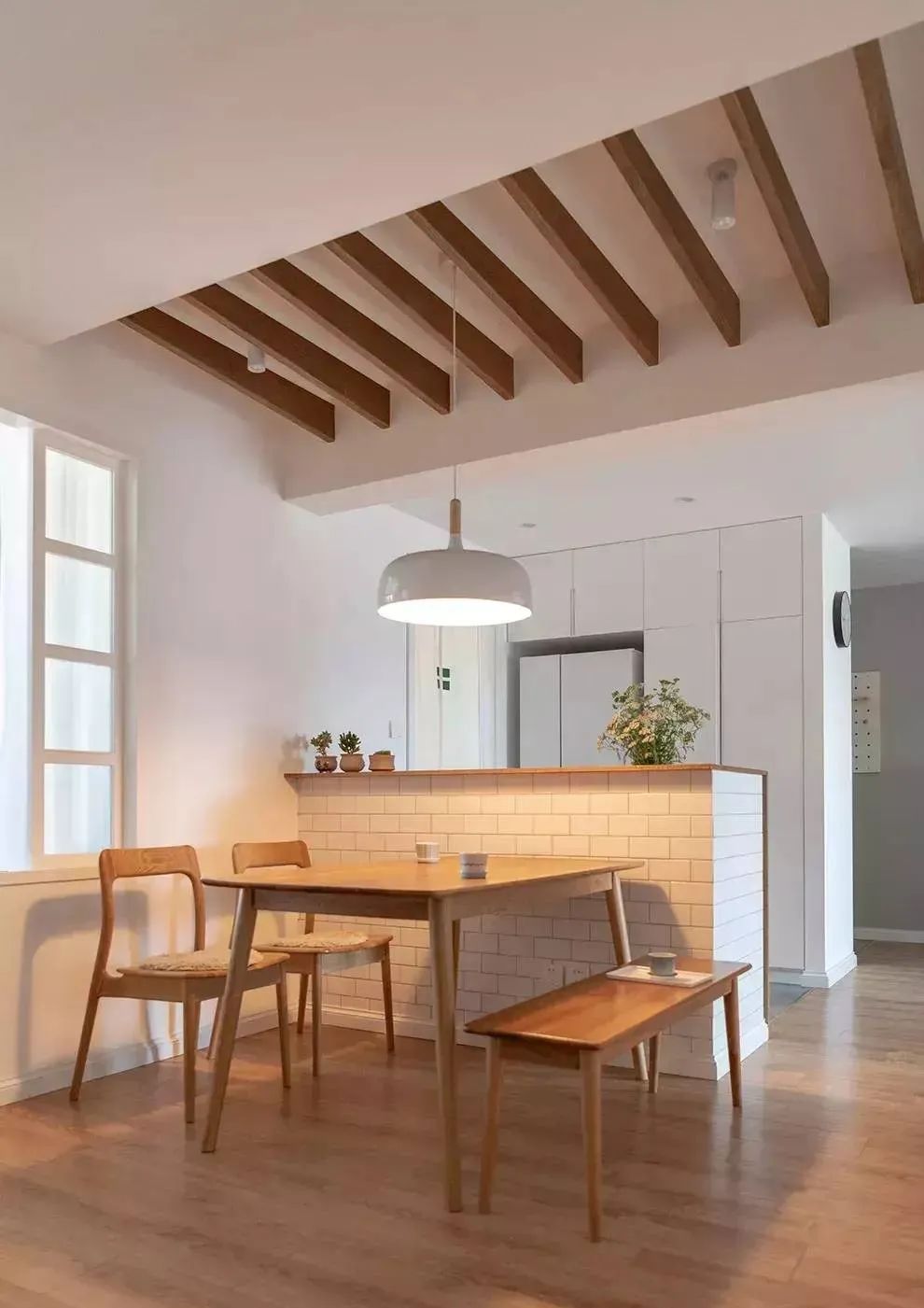 参观同事新房,一进门就被迷住,头一次见洗衣机放餐厅,晒晒