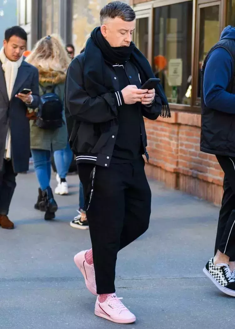 穿搭丨快无人问津的棒球夹克,如今又被重拾了