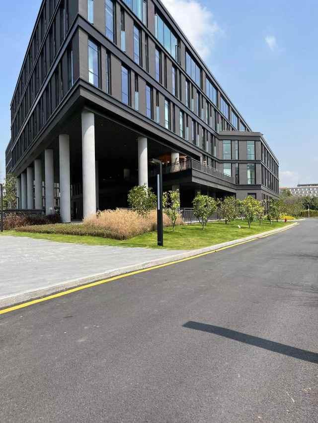 裁员|仅凭一台苹果iPhone手机 如何拍出横平竖直的建筑