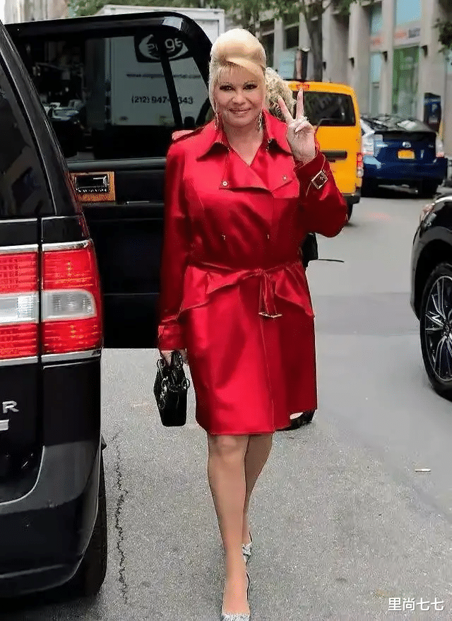 特朗普73岁原配好虚弱！满脸坑洼老年斑好多，真实发量更少得可怜