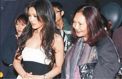 大S|大S妈：嫁入豪门吃尽苦头，八百万救小三，温柔一刀完胜小菲母子