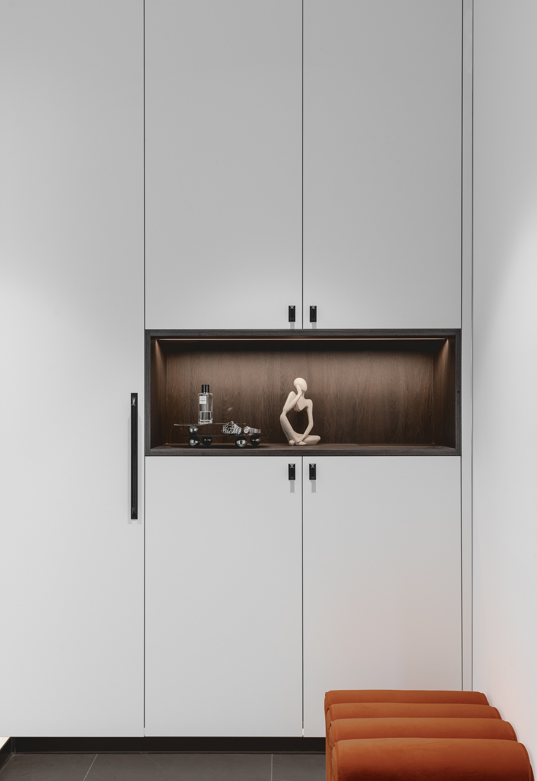 150㎡极简风，书房黑框玻璃门设于客厅，舒适敞亮且质感高级！