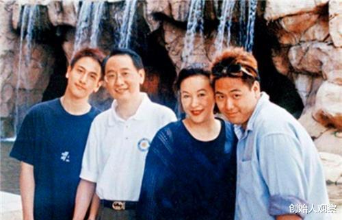 汤君年: 靠卖窗帘起家, 花6亿买下一块地皮,如今每套房价值过亿!