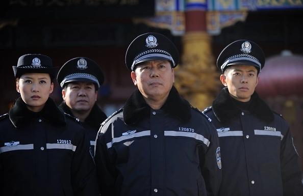 终极追捕|《终极追捕》开播,李诚儒主演,缉毒刑侦,贵在质朴且真实