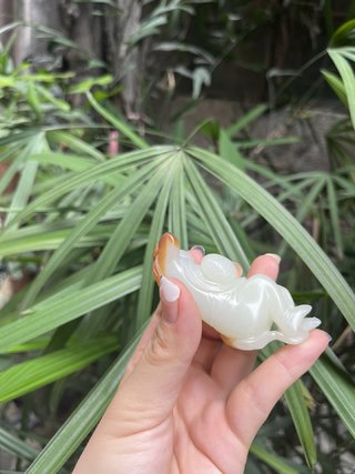 和田玉籽料|和田玉籽料童子戏绣球把件