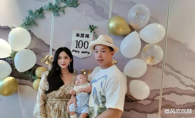 郭德纲|郭德纲爱徒烧饼晒午餐，夸妻子厨艺精湛，一桌硬菜却偏爱大葱蘸酱