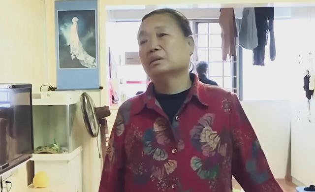 2019年,32岁小伙年薪20万,妻子却要离婚:他吃饭都要母亲喂