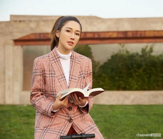 马苏|41岁黄宗泽与新女友被拍，女方像李施嬅，网友：胡杏儿不嫁很明智