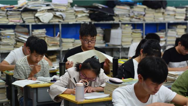 高考|双减后再添“新规”，高三复习时间被严格限制，学生家长着急了