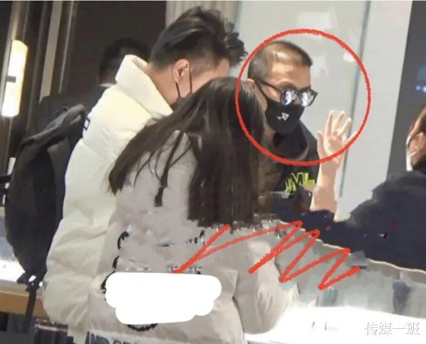 汪峰|汪峰神秘二女儿汪璟怡近照曝光,父女俩逛街买钻戒疑为章子怡庆生