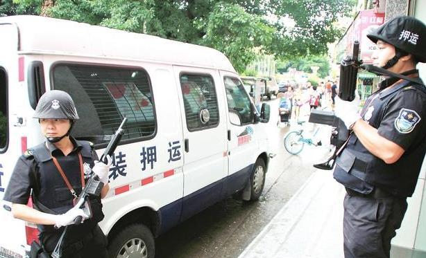 2002年,5名男子模仿电视剧《插翅难逃》抢劫23万,警察5天破案