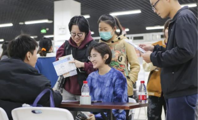 招聘|铁路局已开启招聘，实习期工资达到7千，部分毕业生有优先权