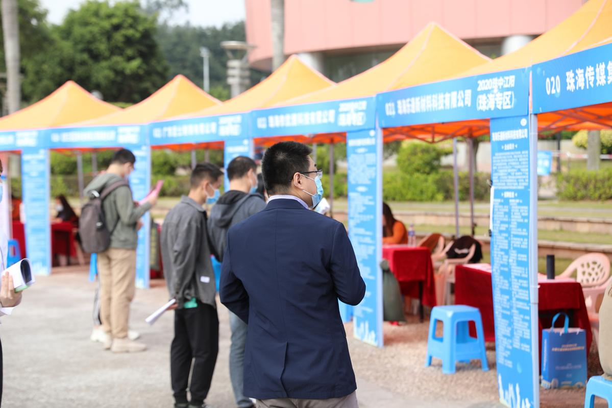 大学生|大学生延迟毕业,缓解就业压力,副校长的办法治标不治本