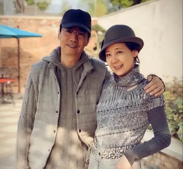 范明|范明：闪婚娶大6岁离异女富豪，把继子当亲儿子养，如今儿女双全