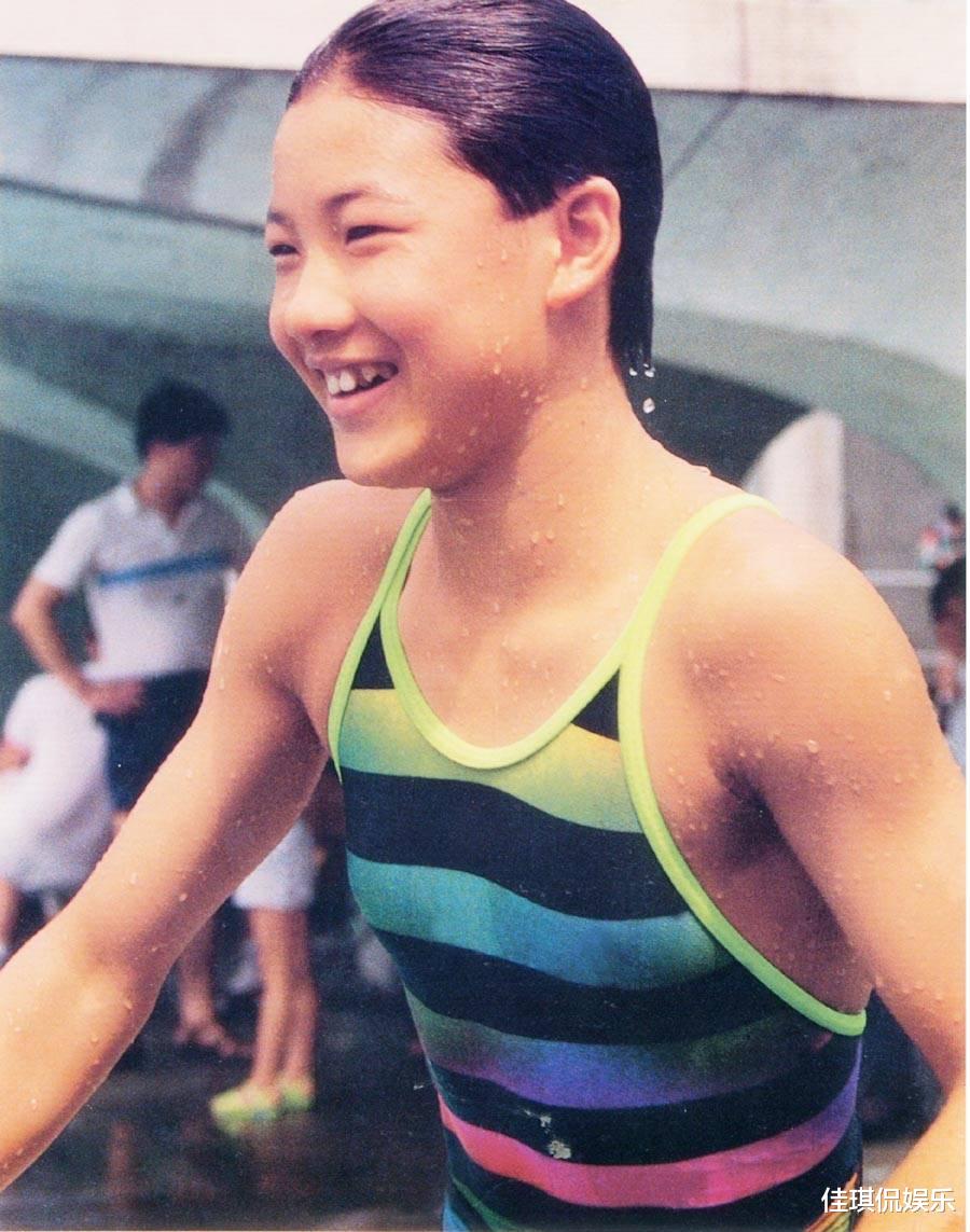 伏明霞|结婚后，在体育圈销声匿迹的伏明霞，正在名媛圈如鱼得水