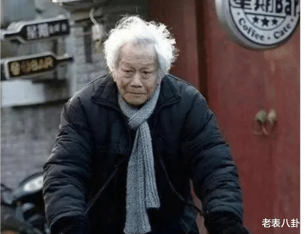 李连杰|一路走好!81岁“老戏骨”于海离世,生前感染新冠还摔了一跤