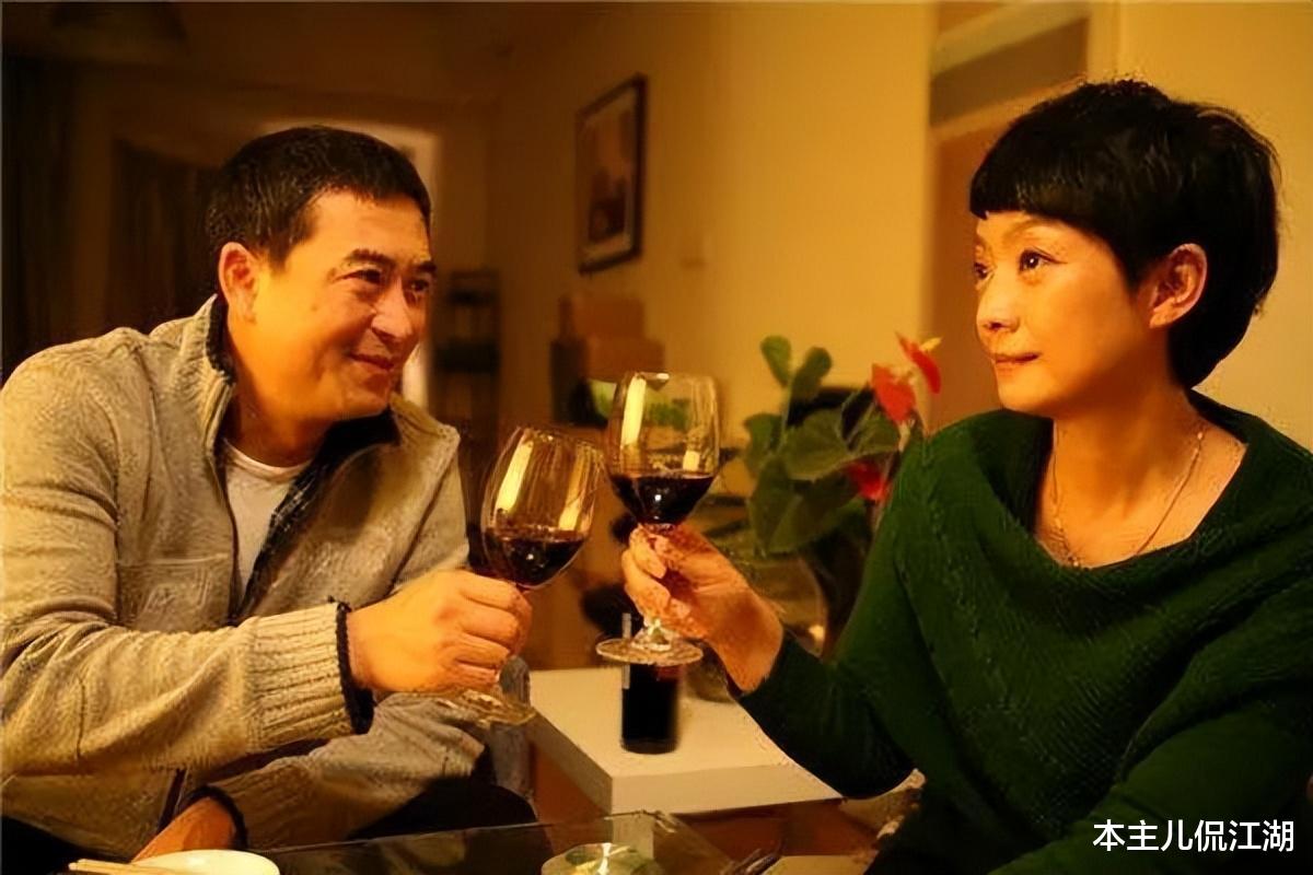 张嘉益|王海燕：41岁才做妈妈，和张嘉益结婚15年，事业家庭两不误