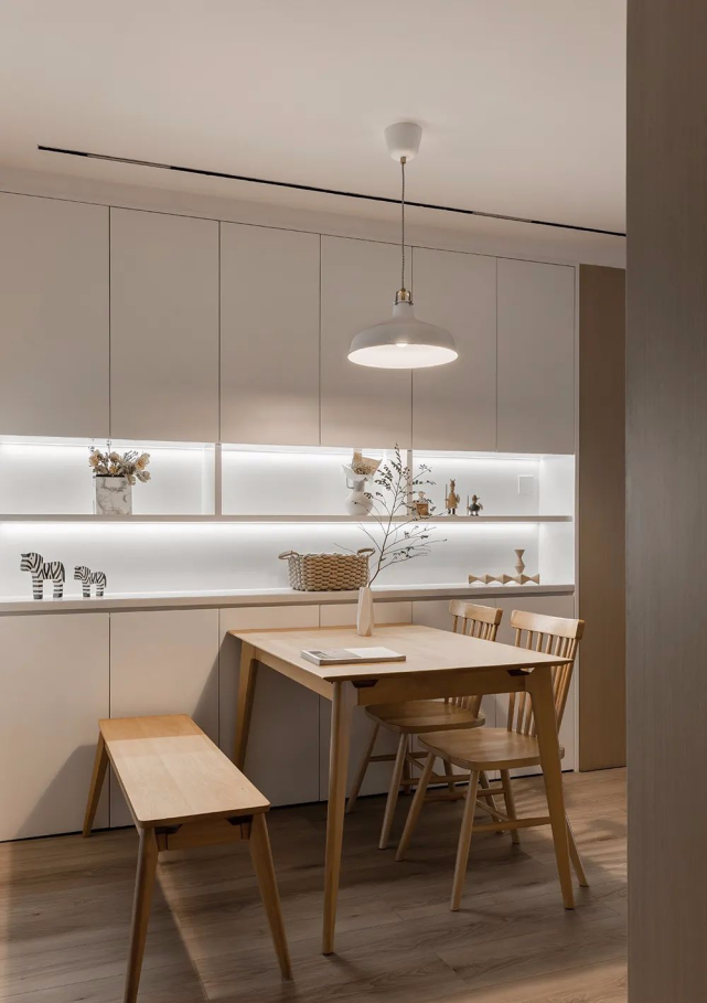 119平简约原木色系三室两卫，抓住“多收纳”，“少装饰”的重点