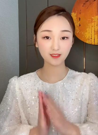 陈亚男|大衣哥新儿媳许下2个承诺表忠心，陈亚男连发3个视频一副岁月静好