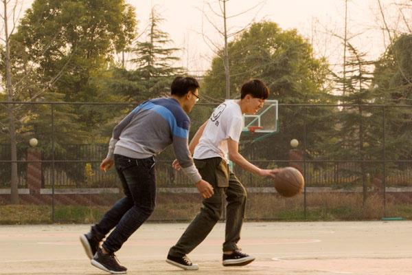 俯卧撑|每天做50个俯卧撑的男人，3个好处会不请自来，第二个女性也受益