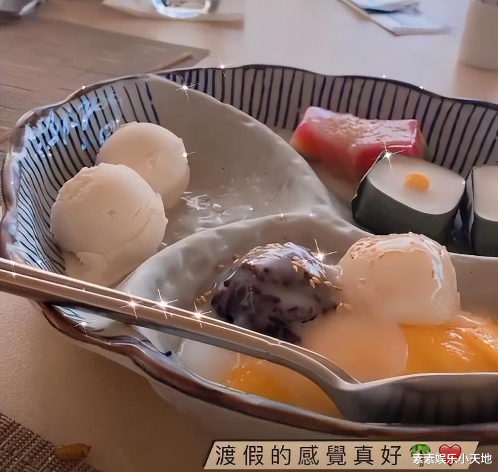 郭嘉文|郭嘉文开启度假模式:晒奢华美食甜点,年近30岁气质越发成熟