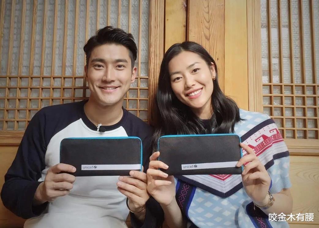 |井柏然刘雯甜蜜出街，十指相扣形影不离，网友：但愿会有个好结果