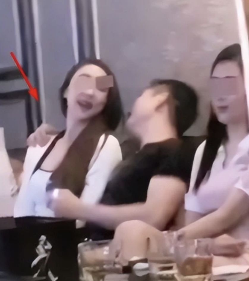 小S|小S二女儿晒在美国芝加哥度假照,15岁Lily化浓妆,被调侃像34岁